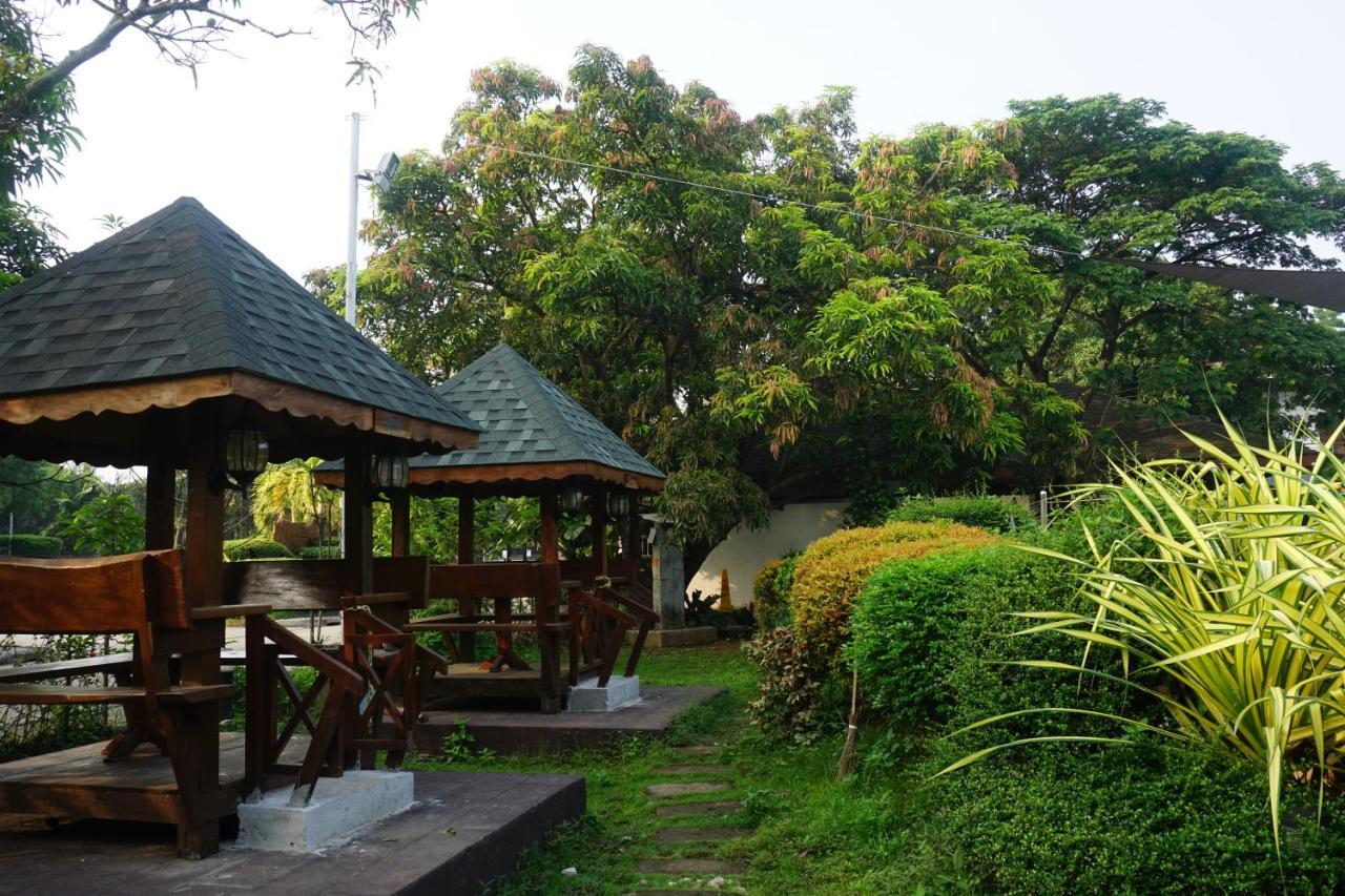 Floating Sanctuary Resort Powered By Cocotel Bulacan Exterior photo
