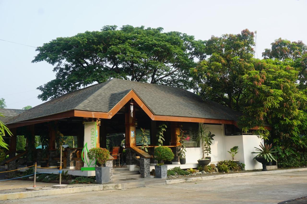 Floating Sanctuary Resort Powered By Cocotel Bulacan Exterior photo