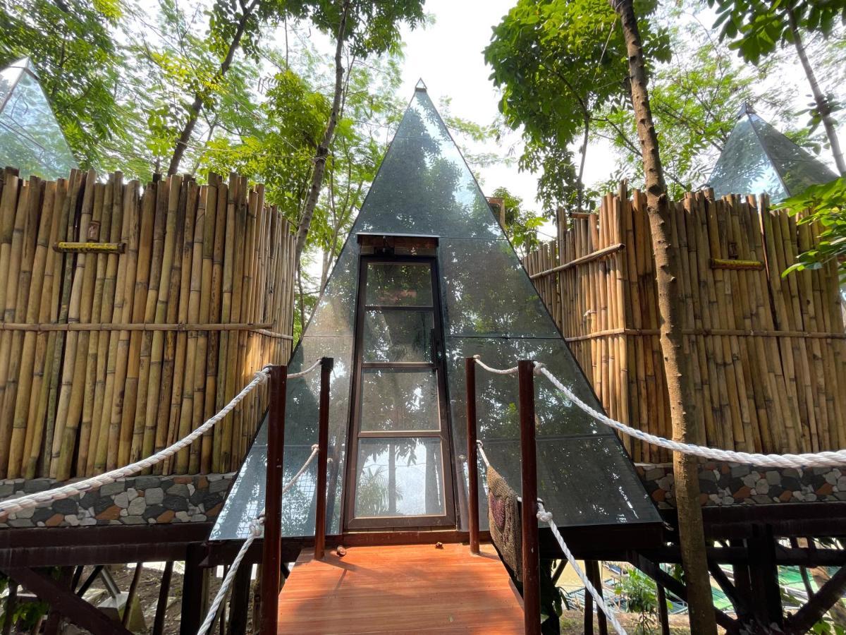Floating Sanctuary Resort Powered By Cocotel Bulacan Exterior photo